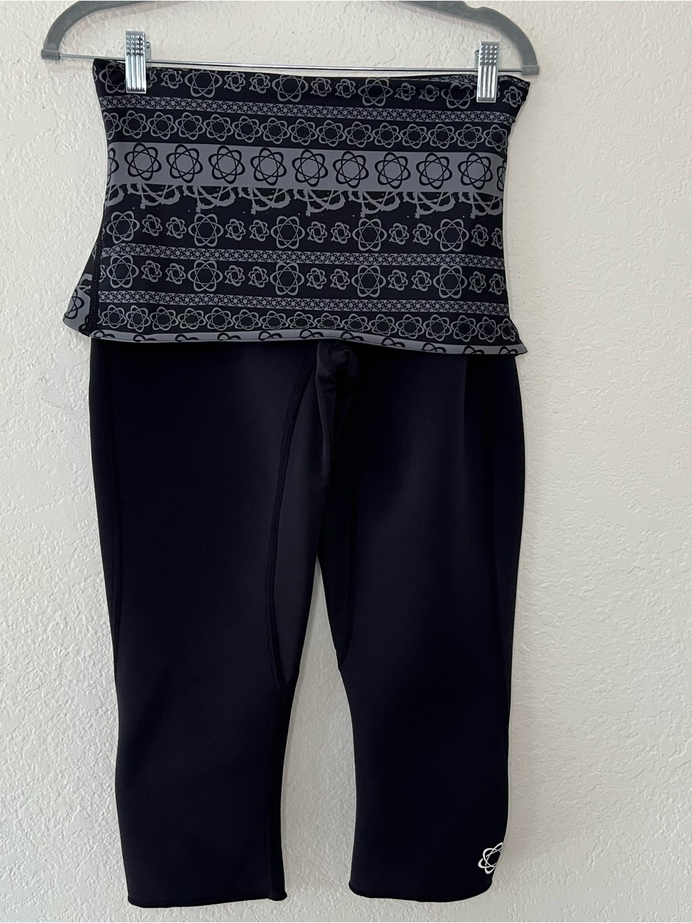 Zaggora Women’s Medium Black and Gray Neoprene Weight Loss Hot Pants Leggings